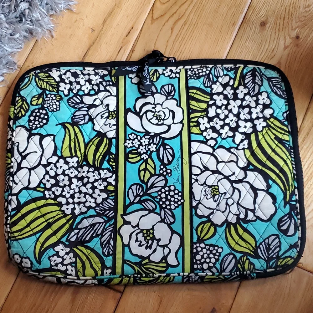 Vera Bradley 11x14 green,aqua,white, blk zipper bag - Picture 1 of 14